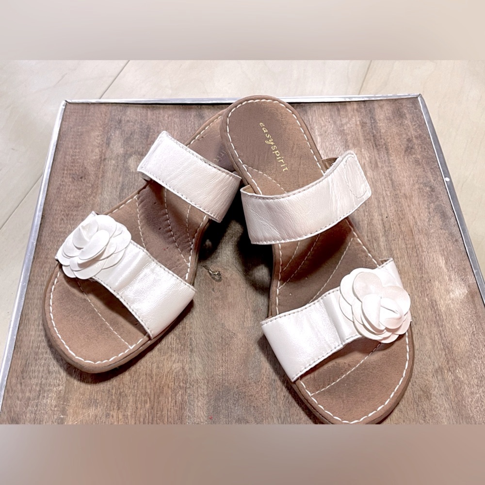 Easy Spirit White Floral Sandals